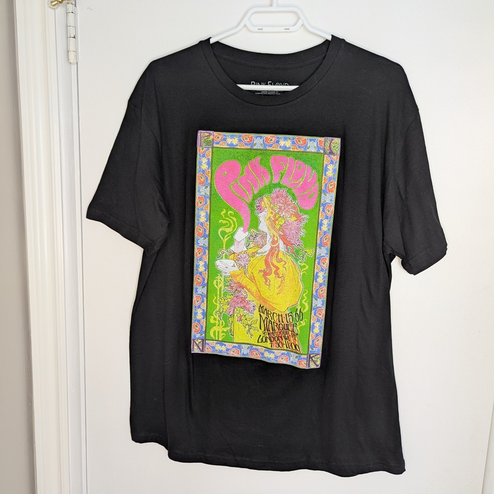 PINK FLOYD GRAPHIC TSHIRT, WOMENS LARGE